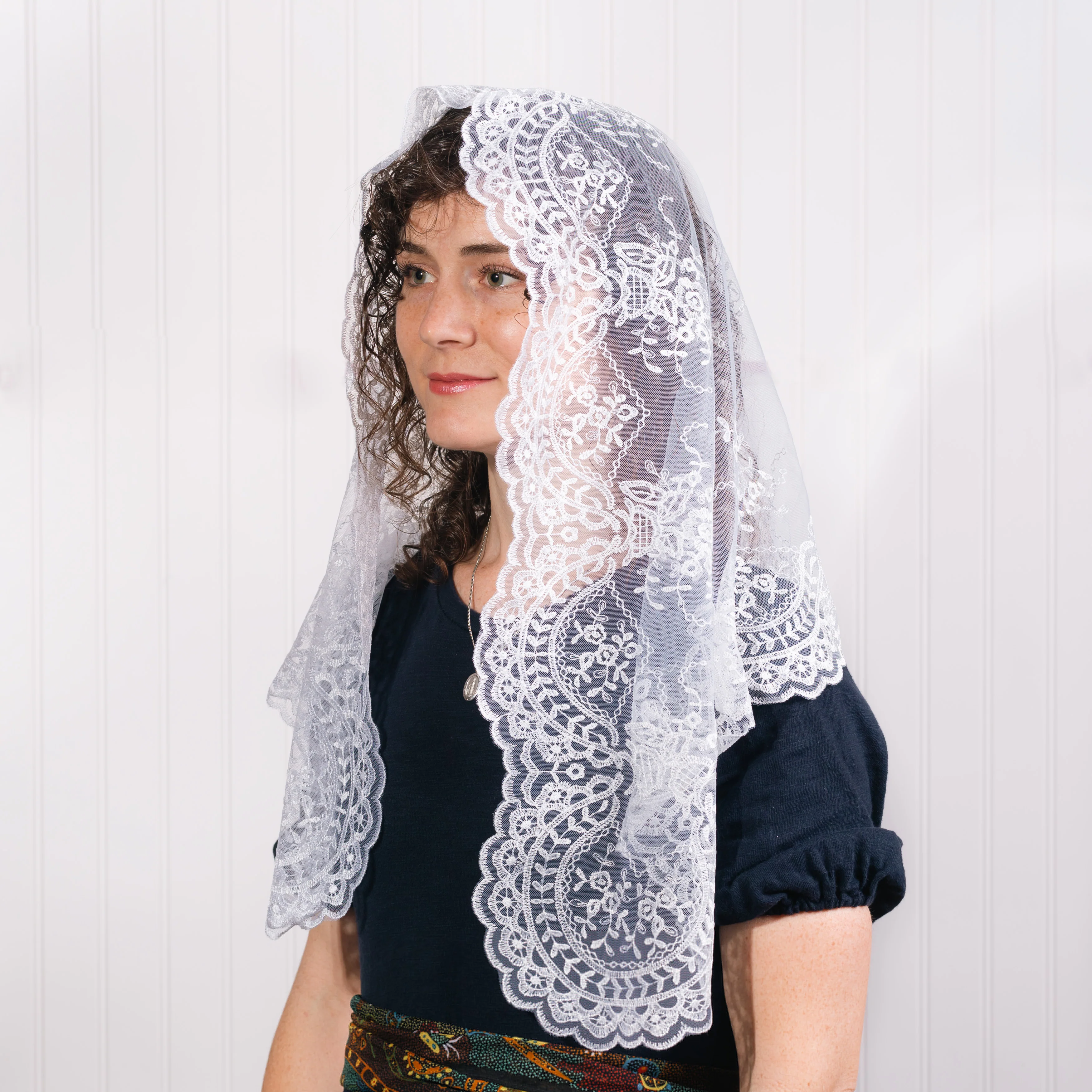 Albanico Spanish Lace Chapel Veil - Multiple Colors