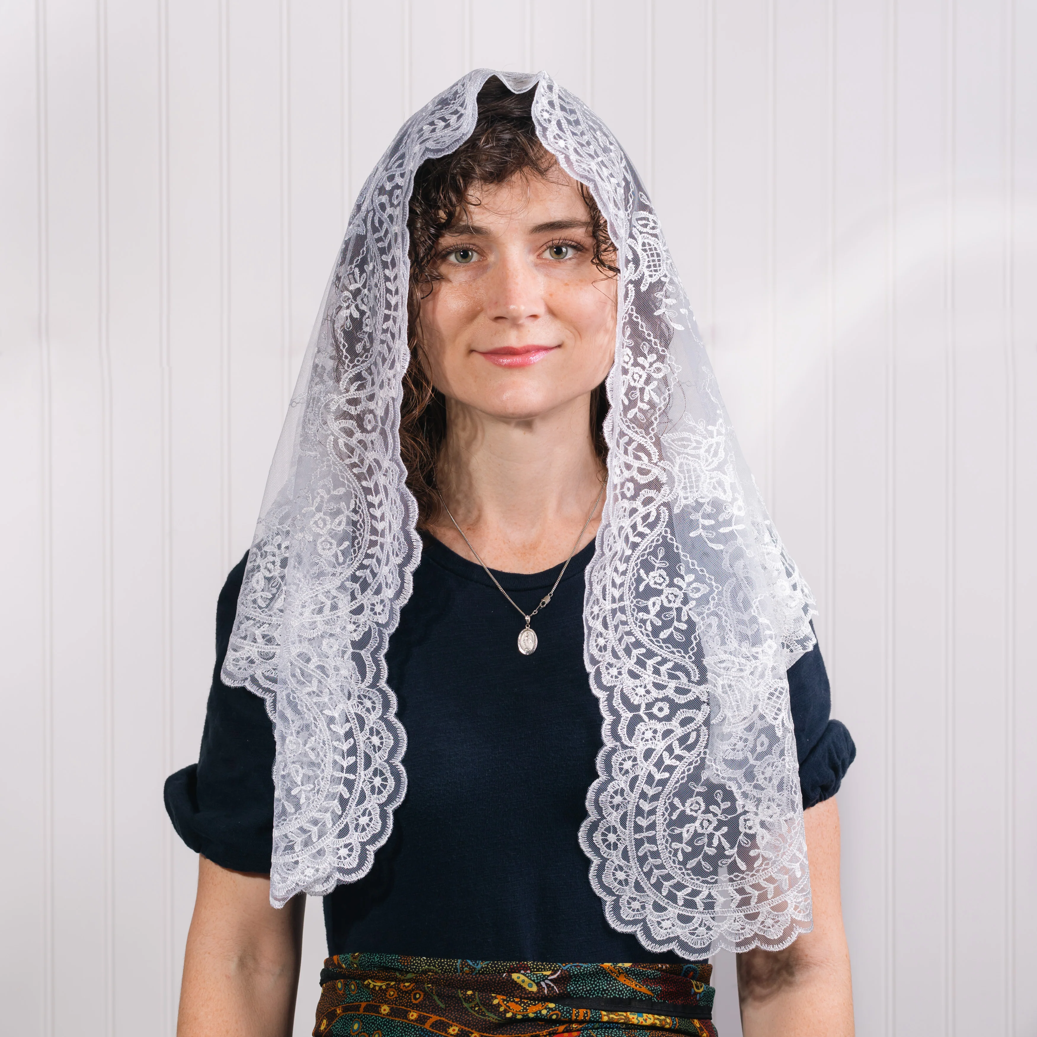 Albanico Spanish Lace Chapel Veil - Multiple Colors - Image 3