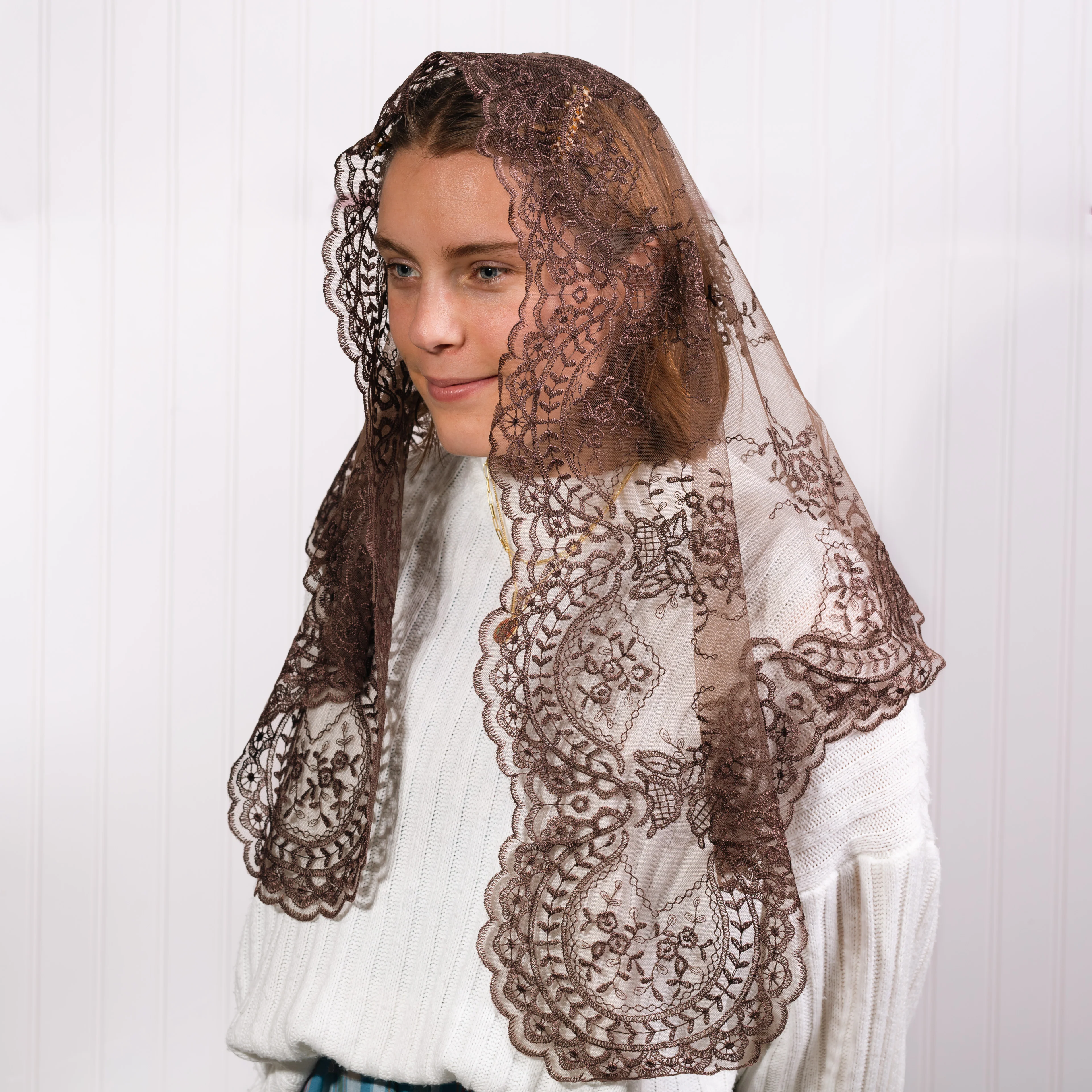 Albanico Spanish Lace Chapel Veil - Multiple Colors - Image 4