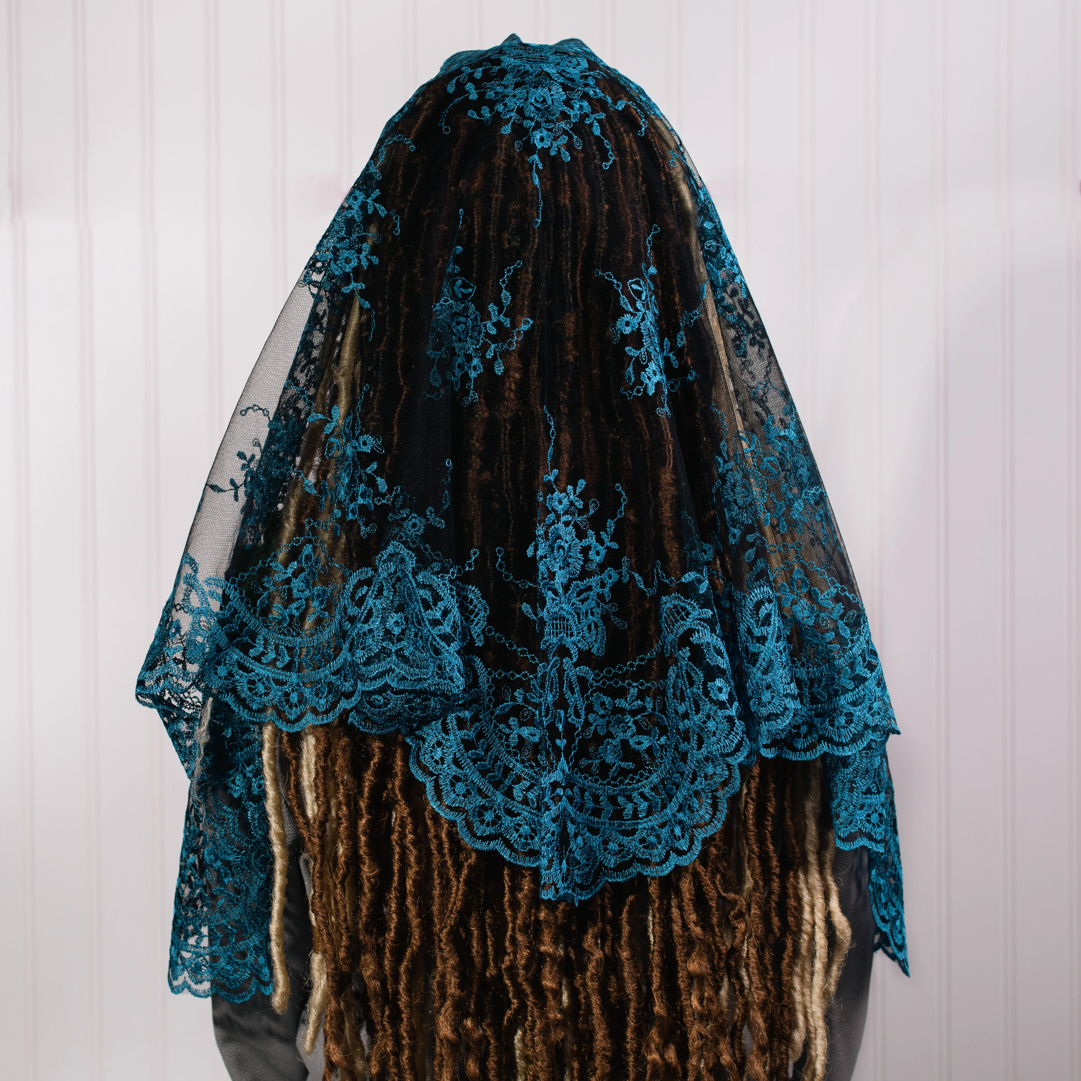 Albanico Spanish Lace Chapel Veil - Multiple Colors - Image 9