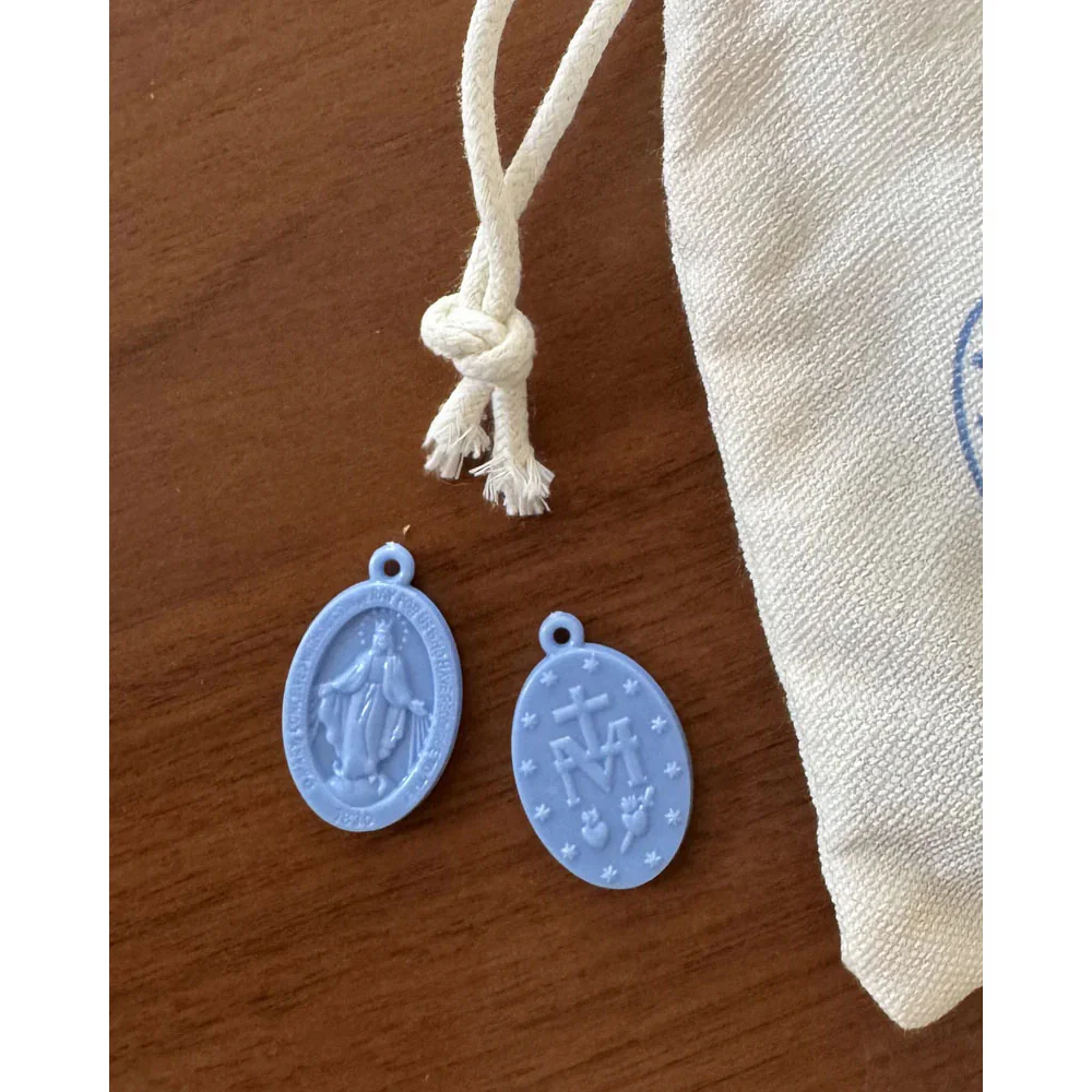 Be A Heart Blue Plastic Miraculous Medals - 25 Pieces - Image 2