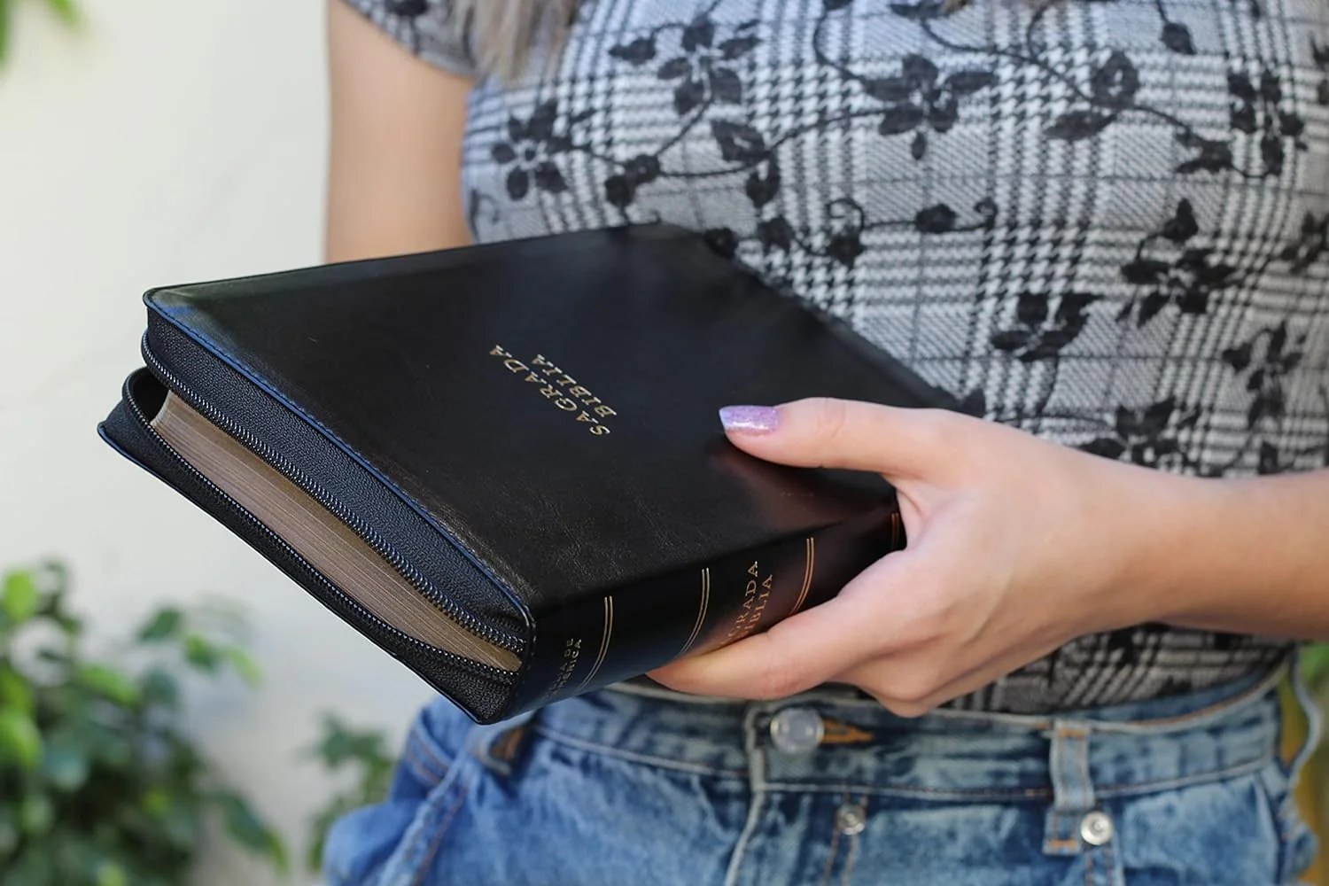 Biblia Catolica Tamaño Personal Con Cierre - Zippered Catholic Bible: Spanish Edition - Image 7