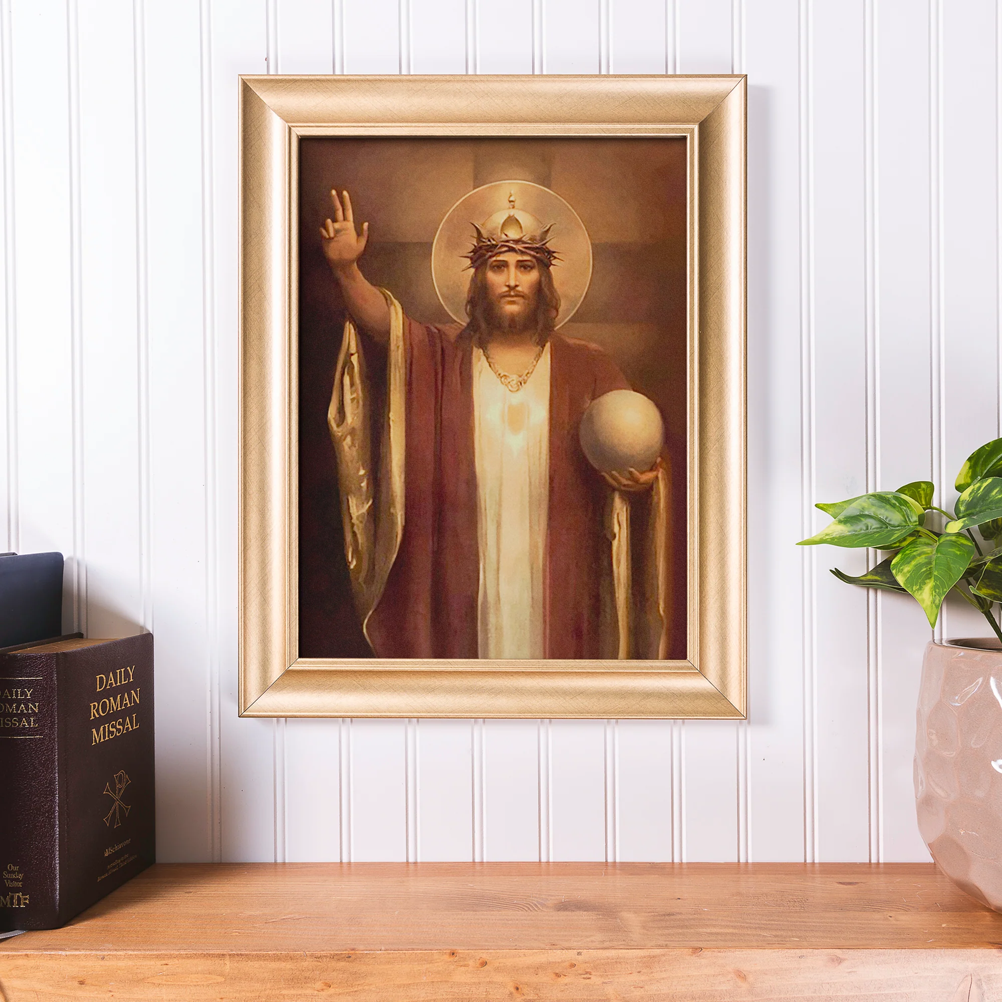 Christ the King Antique Gold Framed Print - Multiple Sizes - Image 3