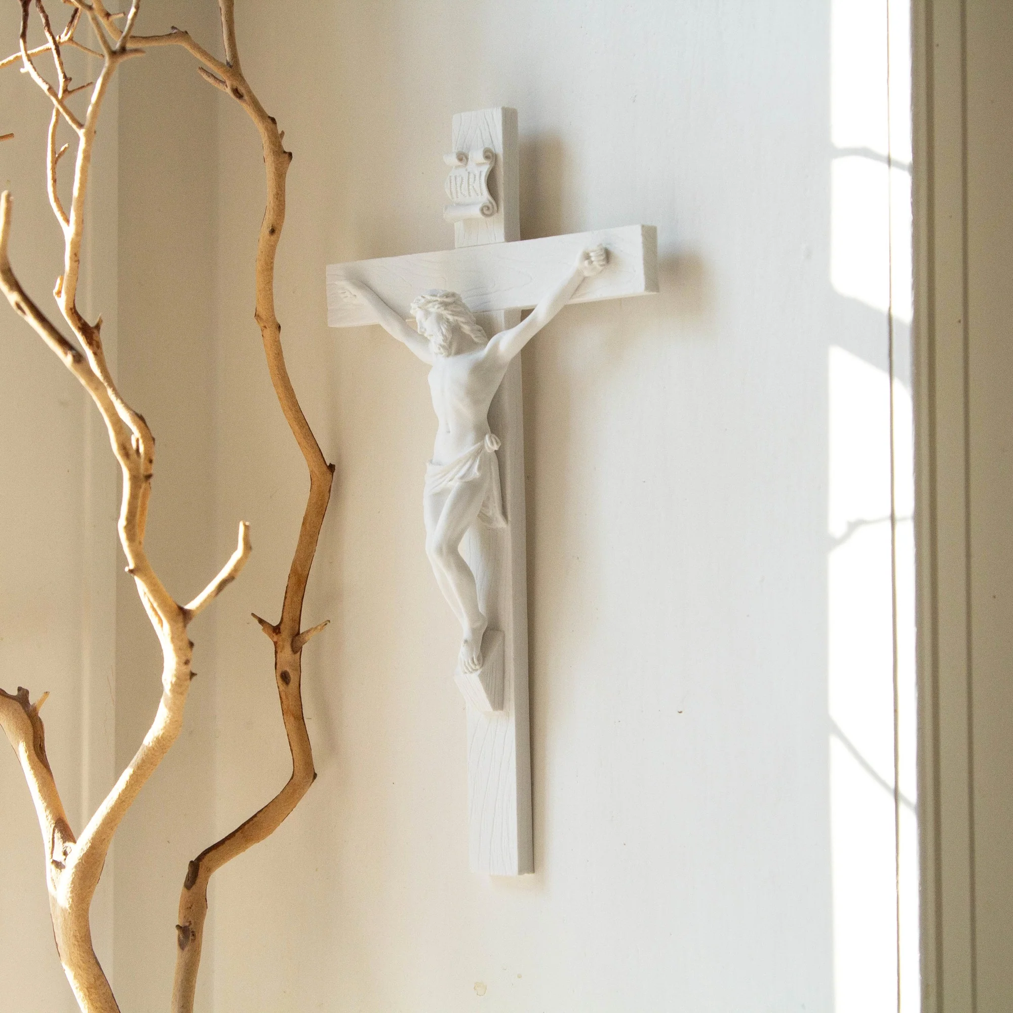 Crucifix White Resin Classic - 10'' - 2019380 - Image 4
