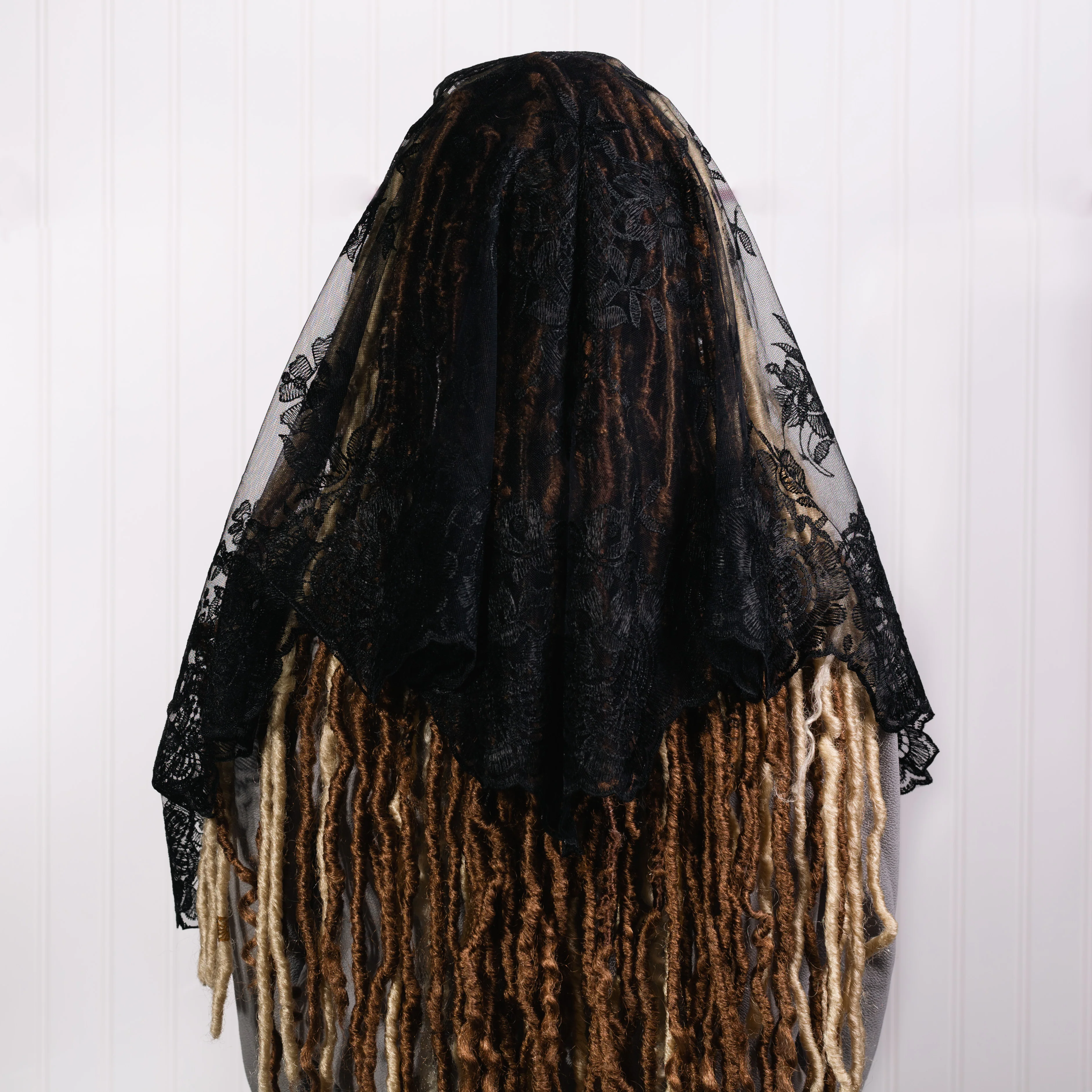 Eva Spanish Lace Chapel Veil - Multiple Colors - Image 4