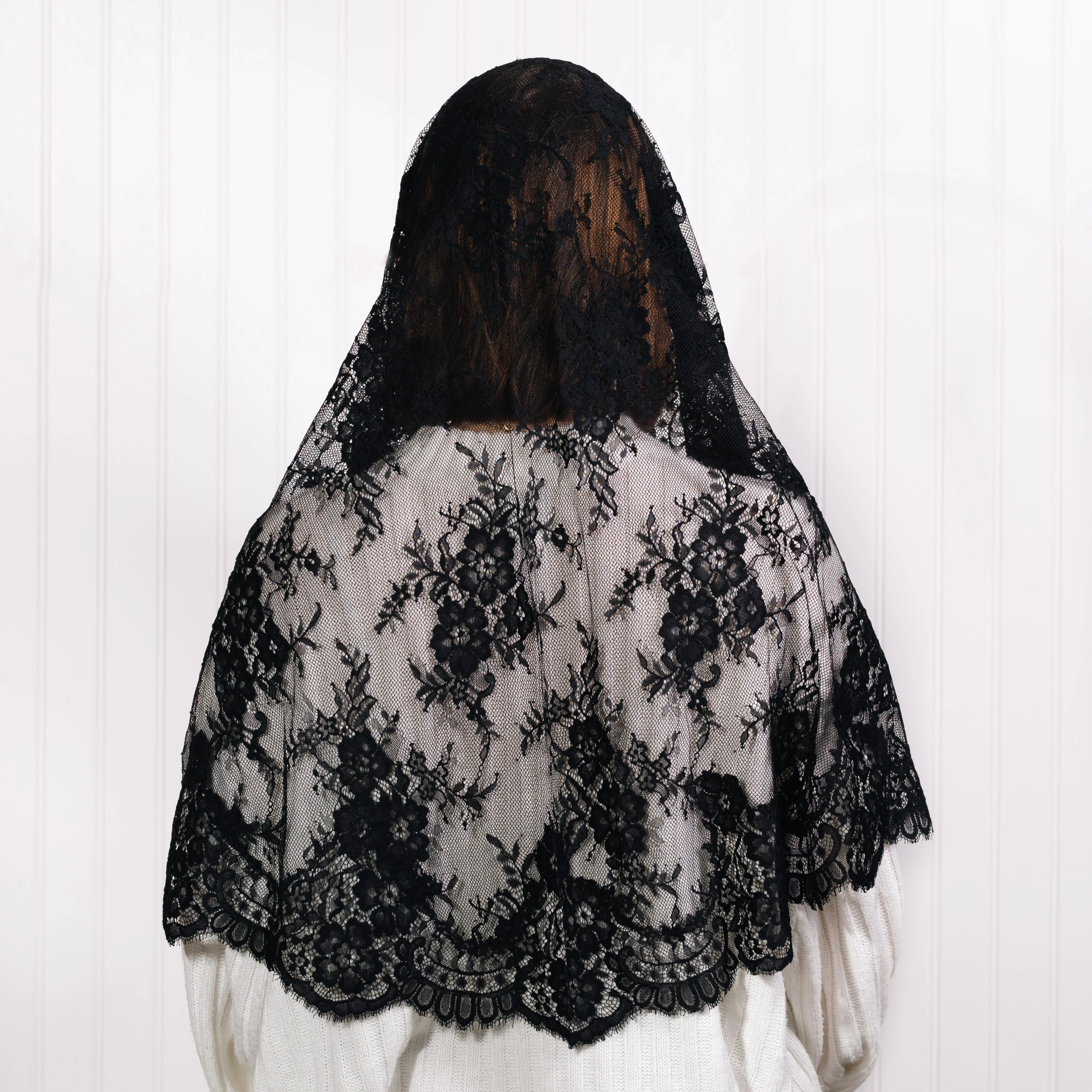 Gabriela Long Spanish Lace Chapel Veil - Multiple Colors - Image 5
