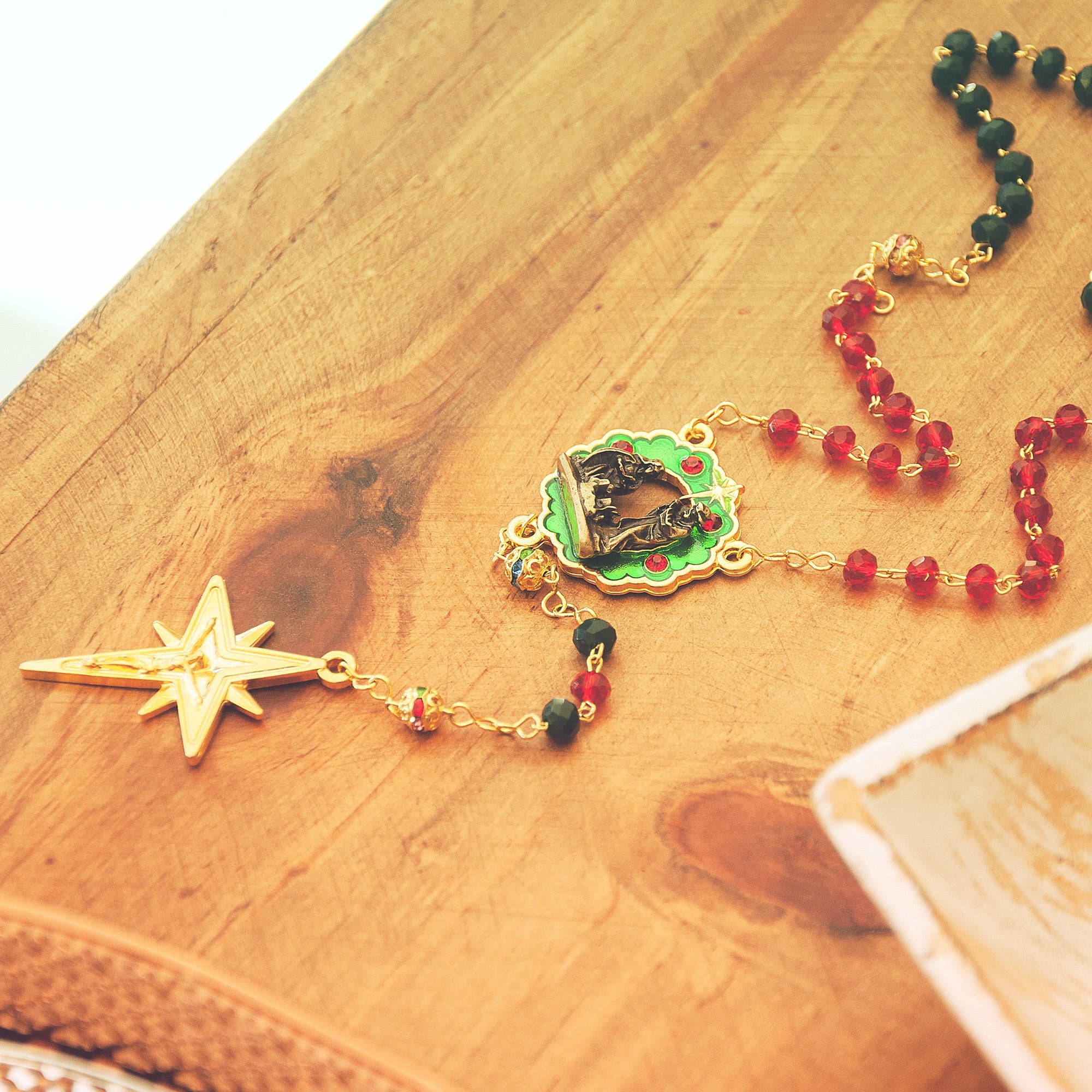 Glass Wreath & Star Christmas Rosary - Image 2