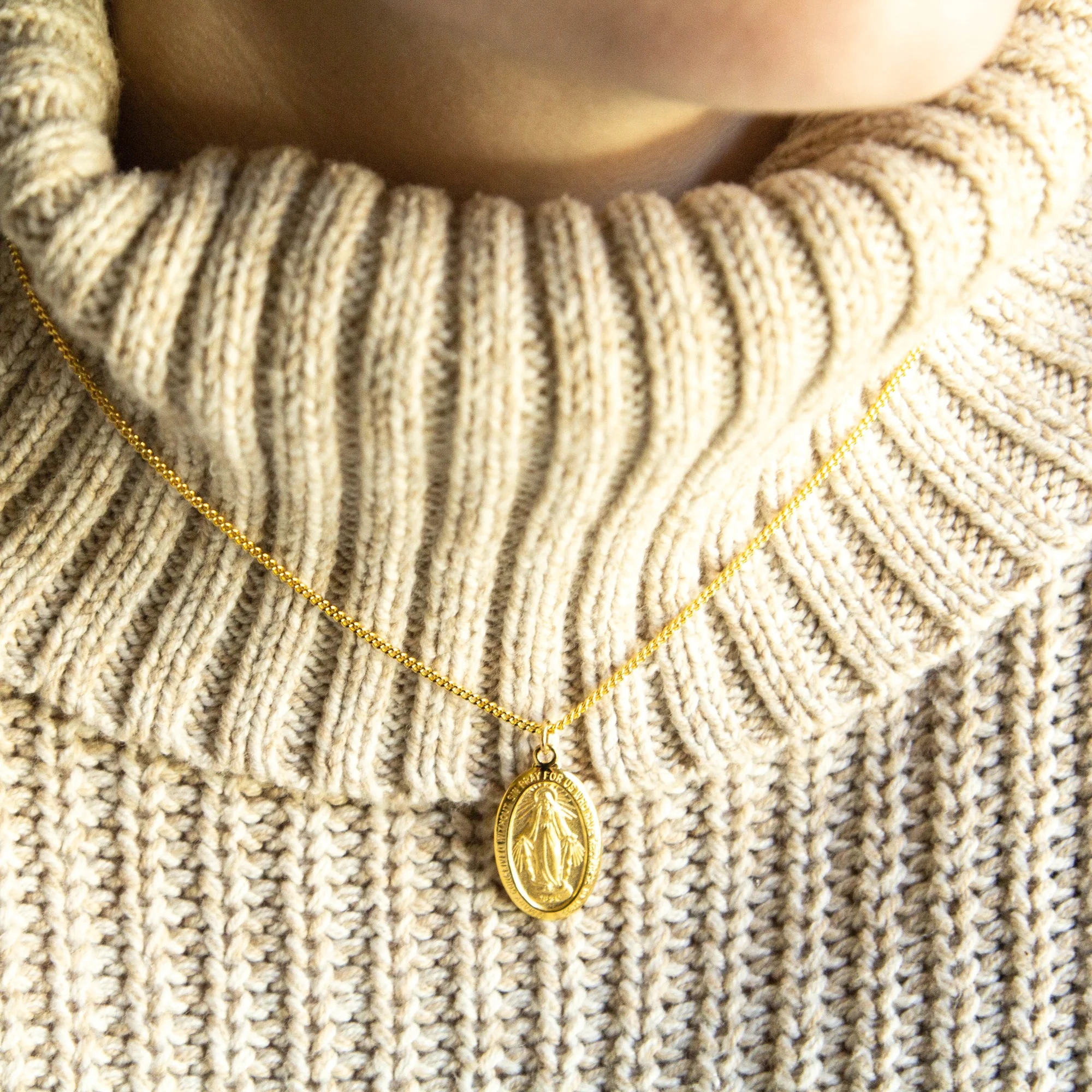 Gold/Sterling Silver Miraculous Medal on 18 inch chain - Image 3