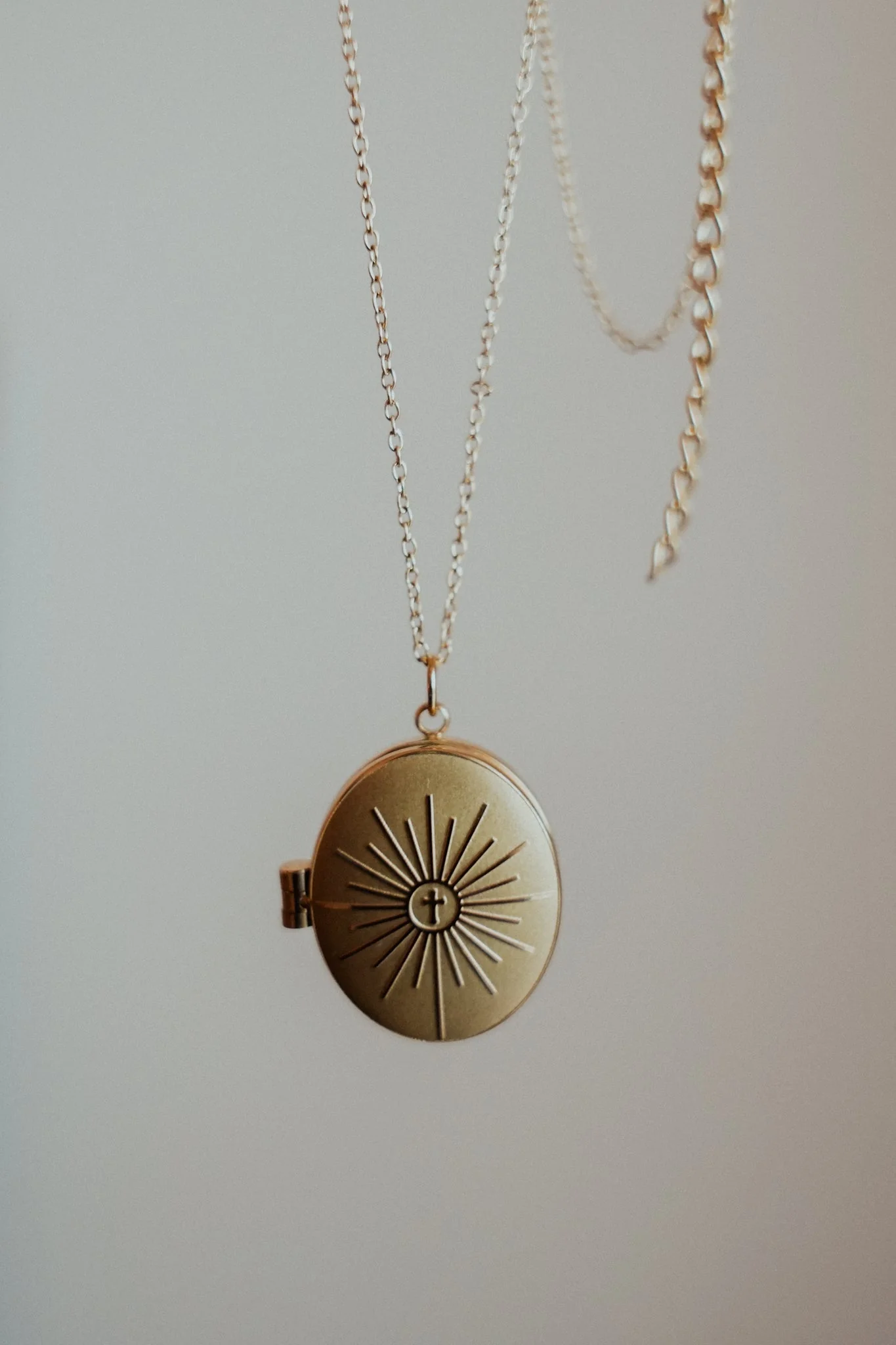 Monstrance Gold Locket - Image 3