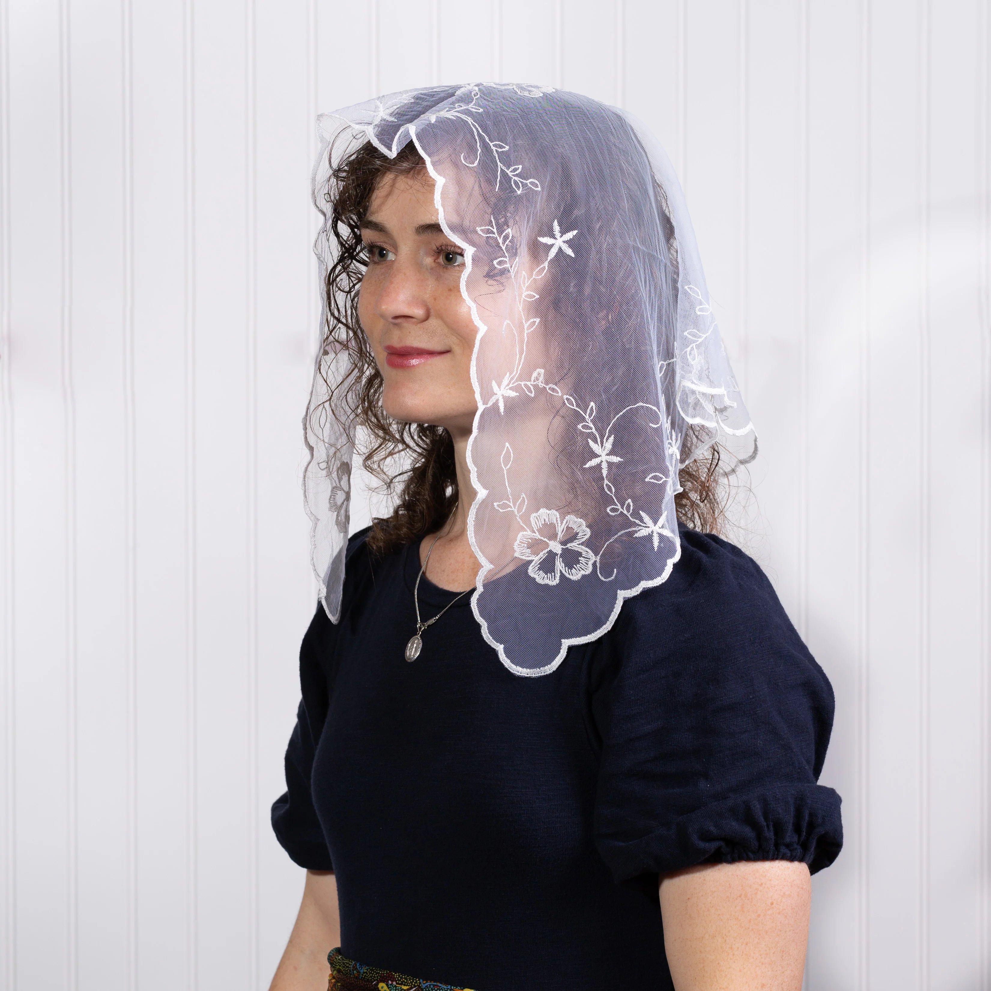 Rosa Spanish Lace Short Chapel Veil - Multiple Colors - Image 2