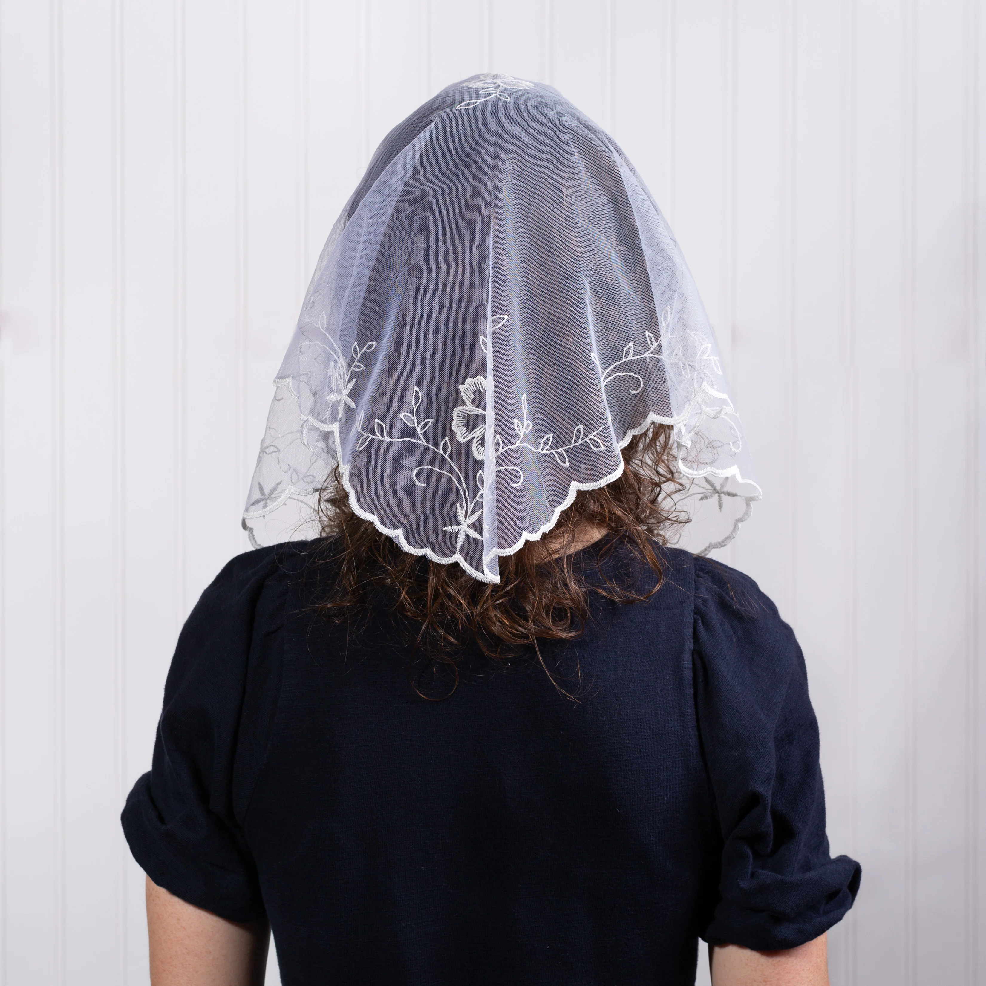 Rosa Spanish Lace Short Chapel Veil - Multiple Colors - Image 3