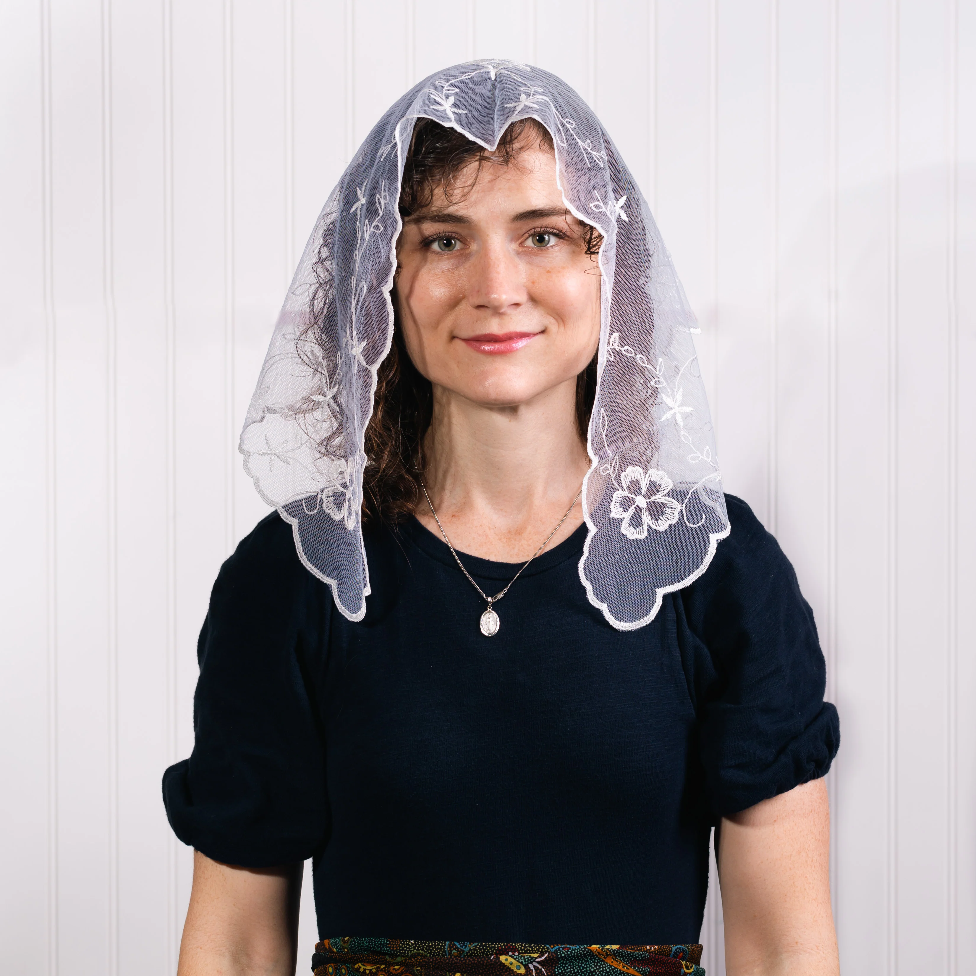 Rosa Spanish Lace Short Chapel Veil - Multiple Colors - Image 7