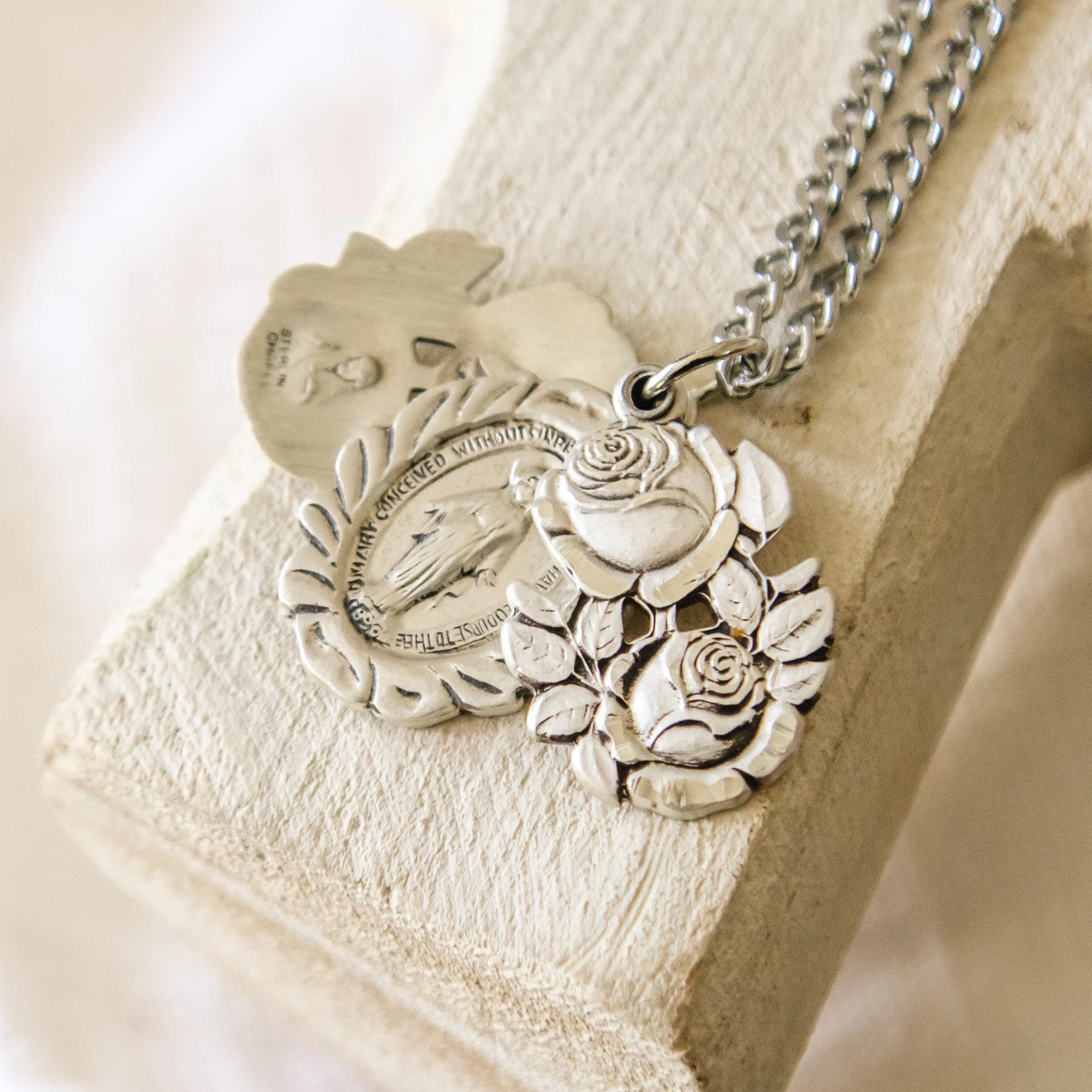 Rosebud Miraculous Medal 24 inch chain - Image 3