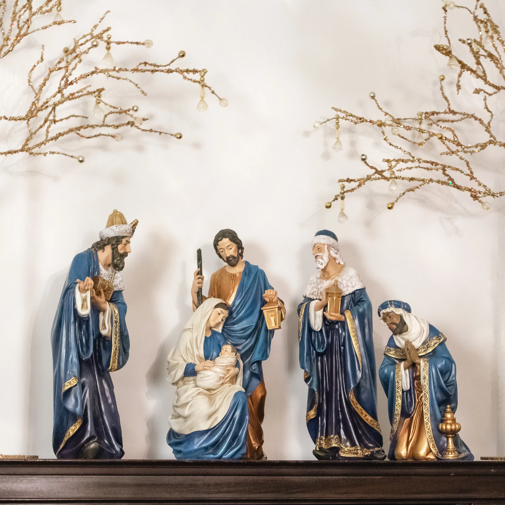 Royal Blue and Gold Nativity Set - 4 Pieces - Image 4