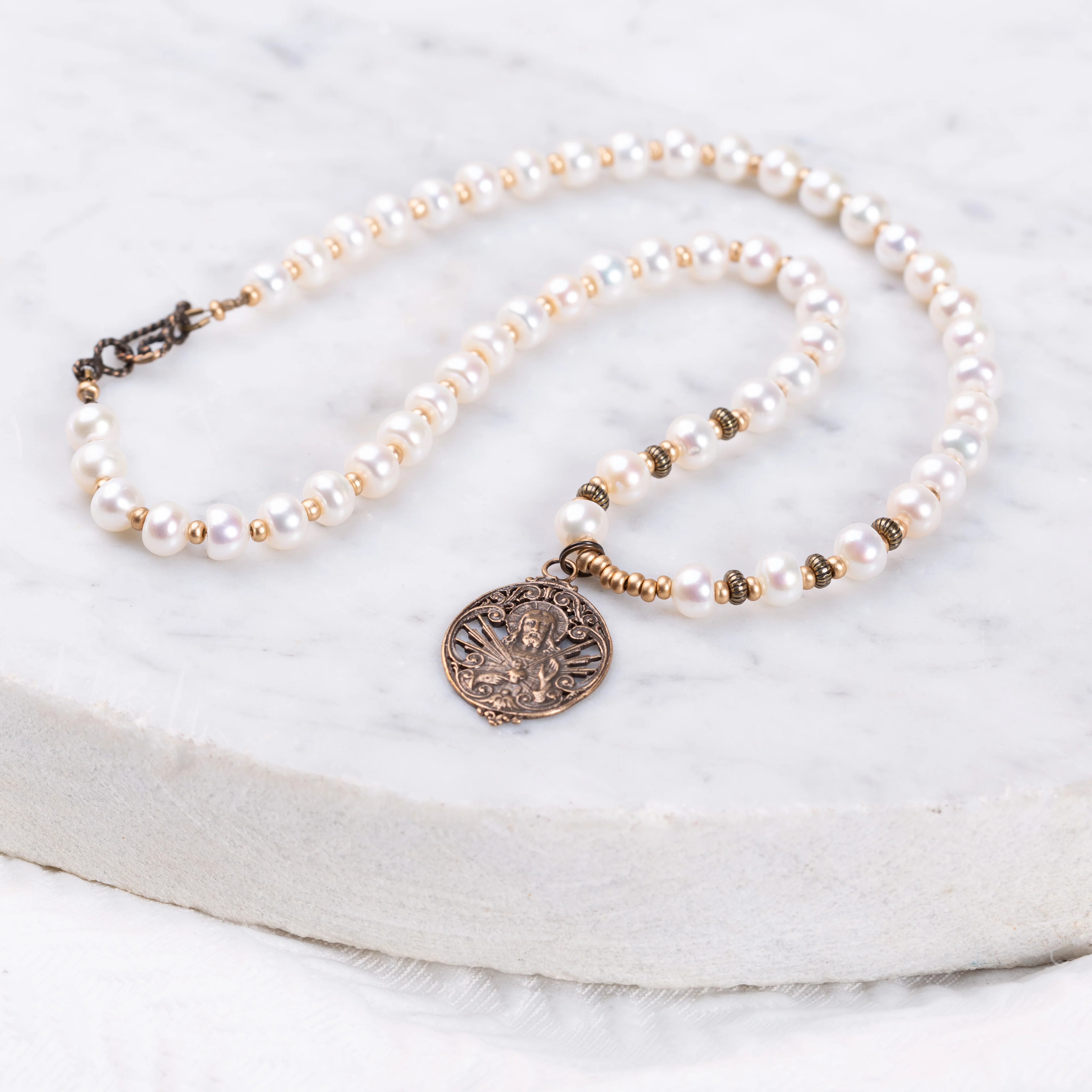Sacred Heart of Jesus Vintage Pearl Necklace - Image 2