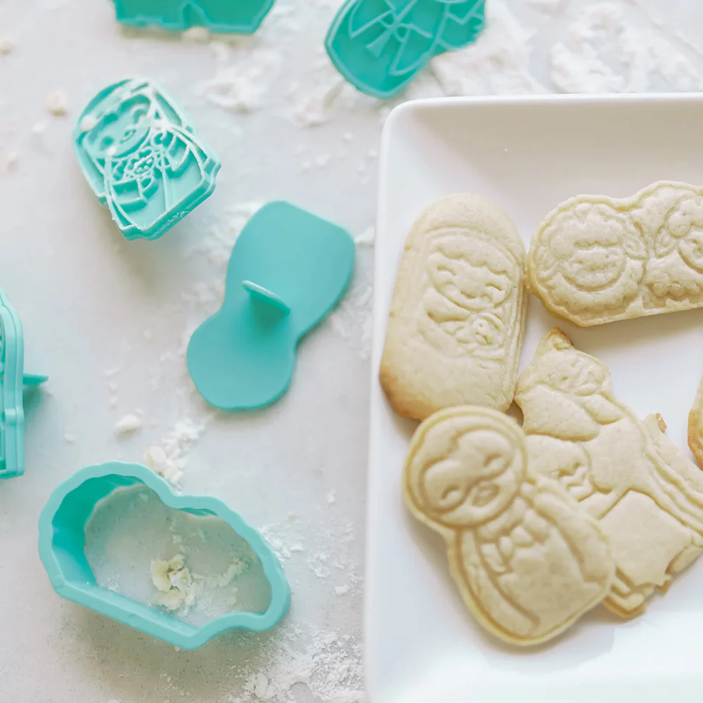 Shining Light Nativity Cookie Cutters & Stamps Set - Image 3