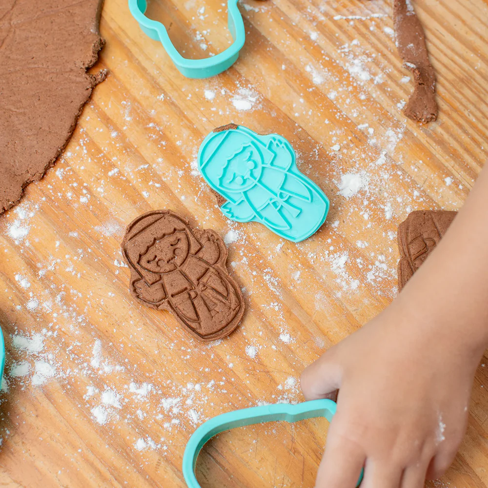 Shining Light Nativity Cookie Cutters & Stamps Set - Image 5
