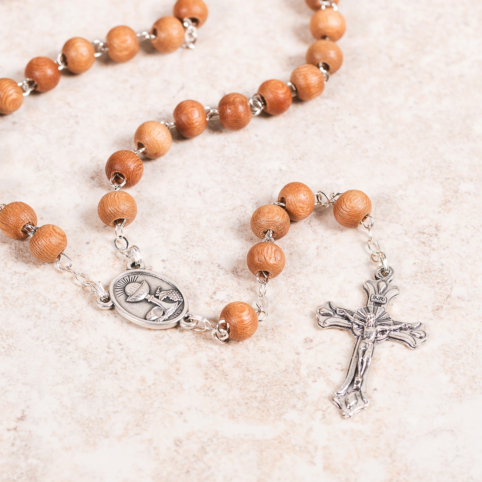 St. Carlo Acutis Sandalwood Rosary & Pin in Jute Bag - Image 2