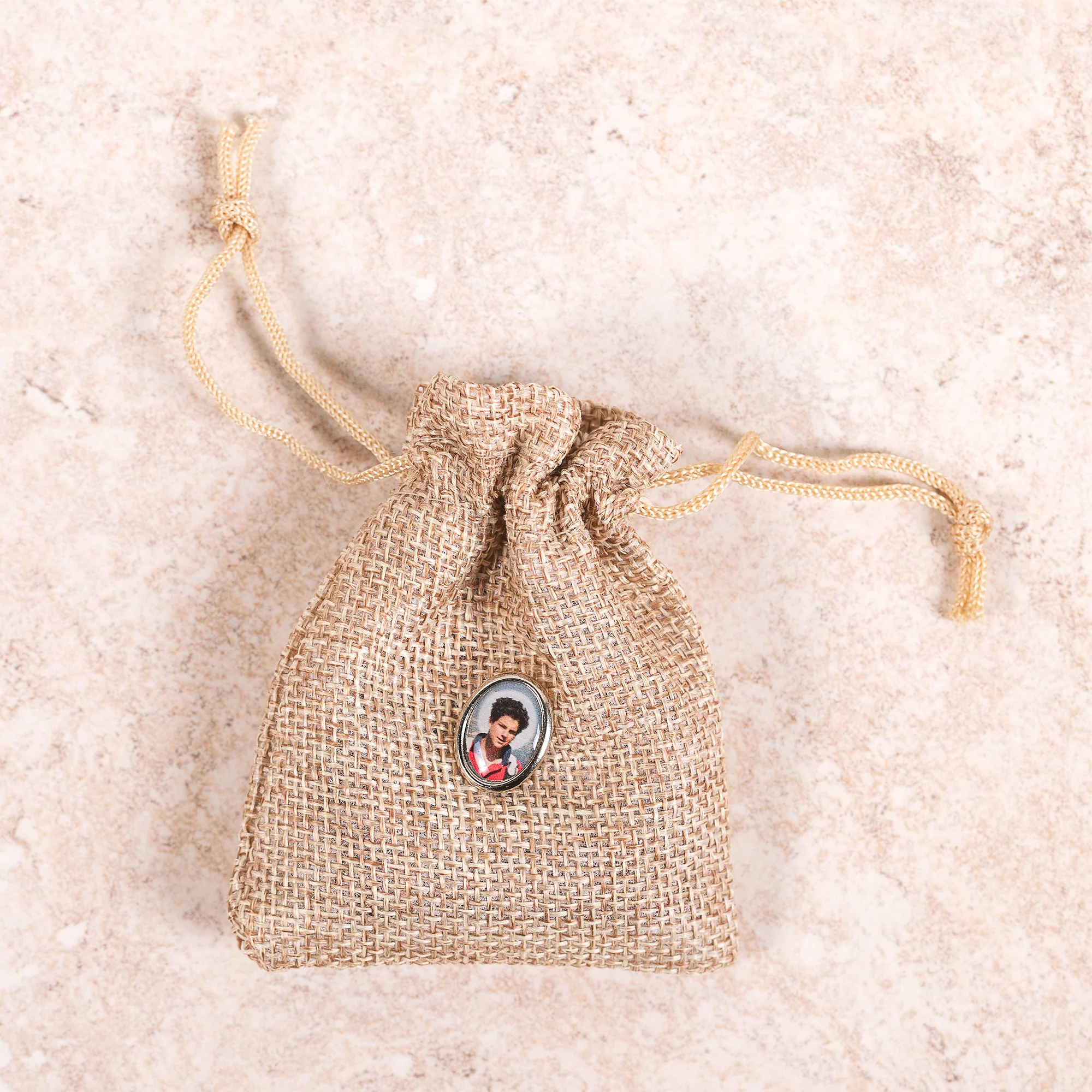 St. Carlo Acutis Sandalwood Rosary & Pin in Jute Bag - Image 4