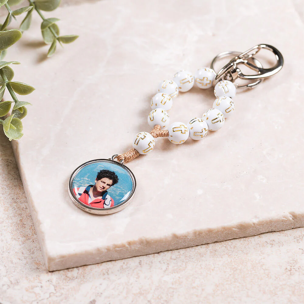 St. Carlo Acutis White One Decade Rosary Keychain - Image 2