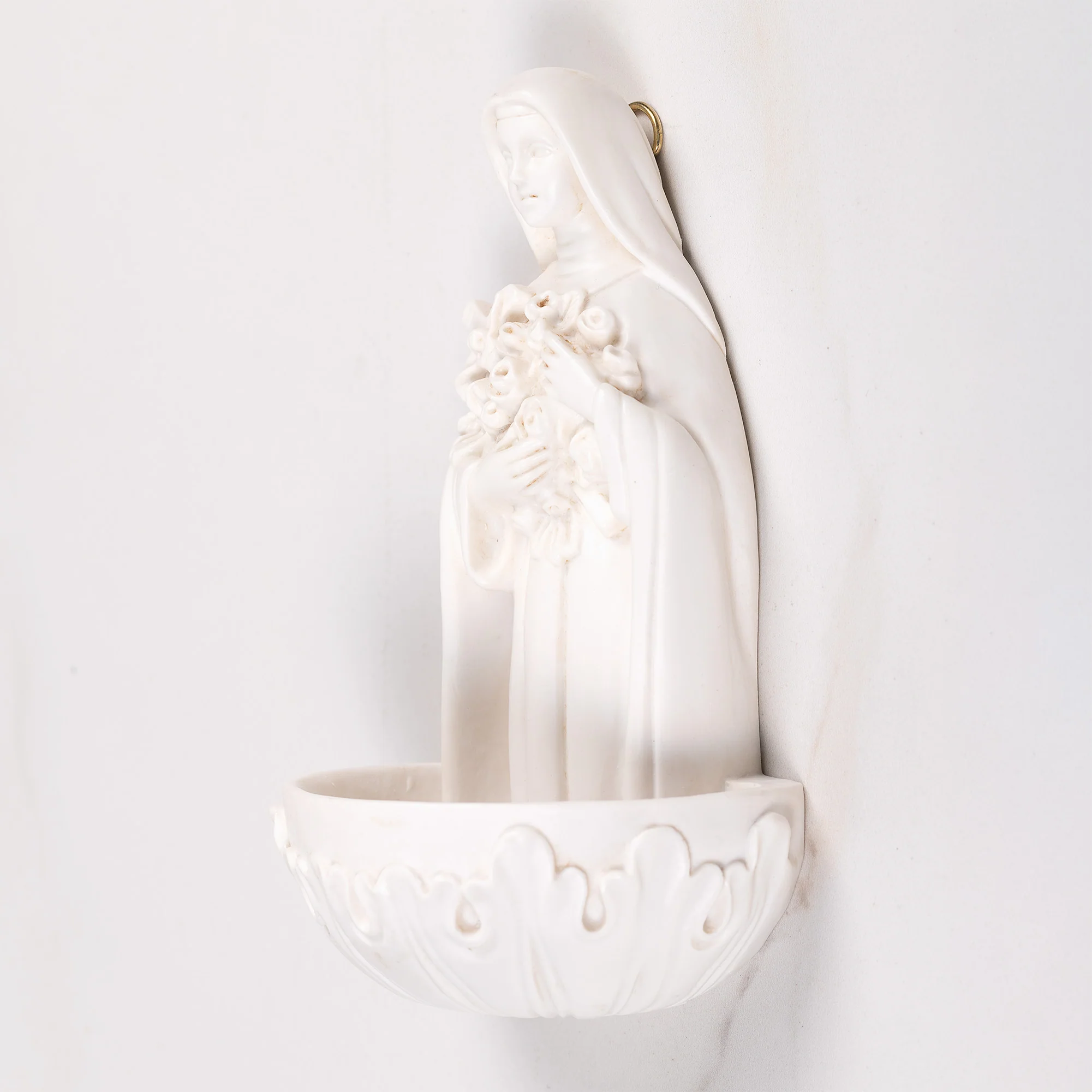 St. Therese Antique White Holy Water Font - 6.3" - Image 3