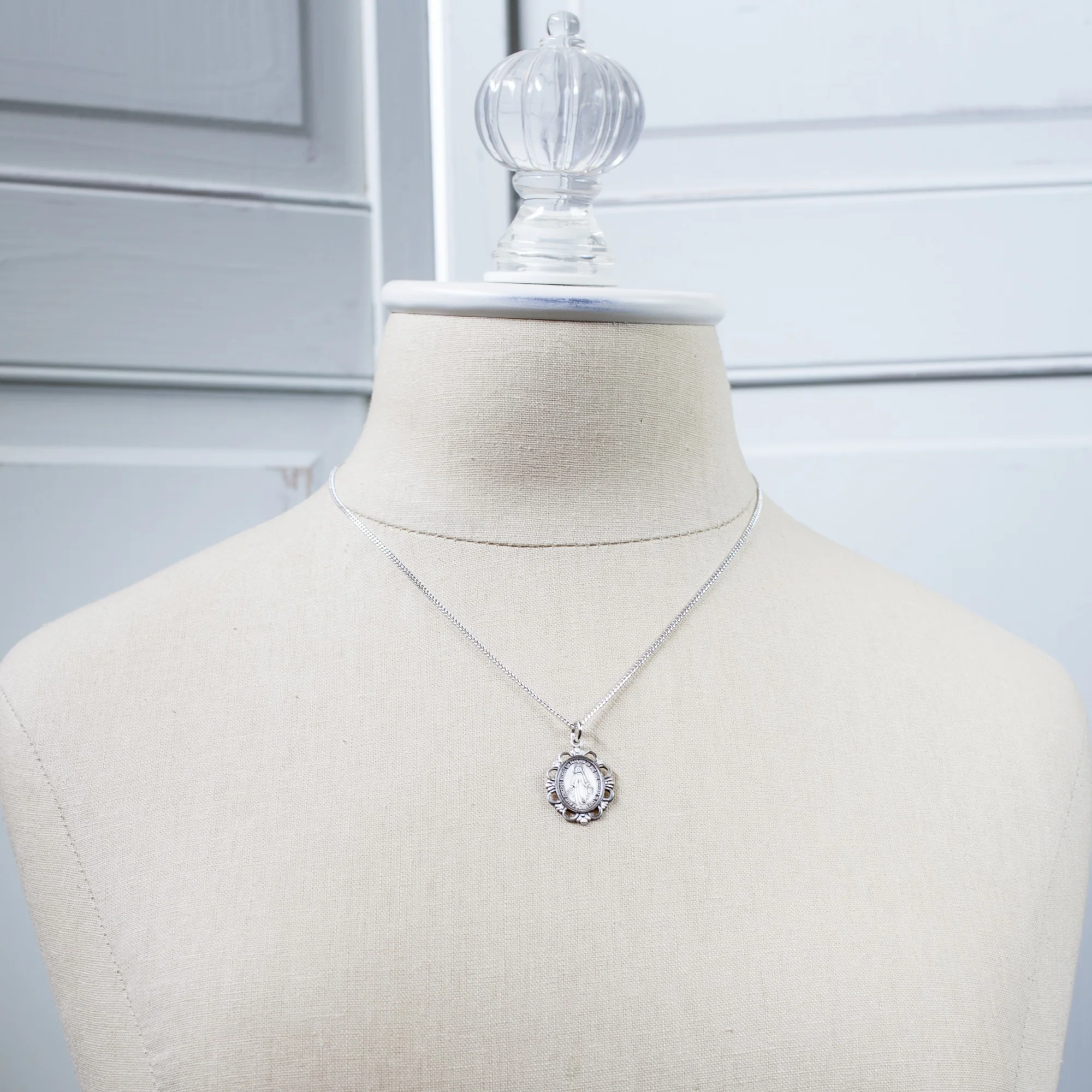 Sterling Silver Miraculous Pendant On 18 Inch Chain - Image 2