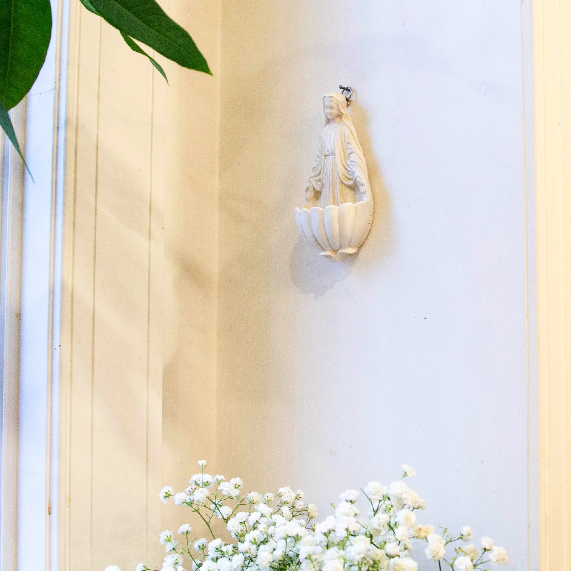 Virgin Mary Holy Water Font in Antique White - Image 2